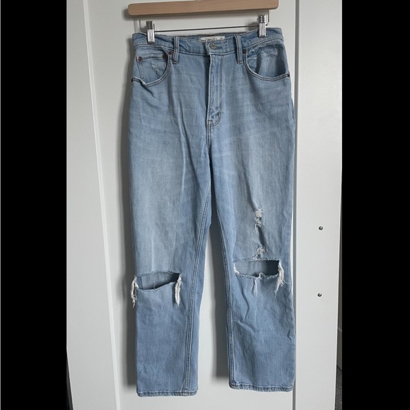 A&F Curve Love Ankle Straight Jeans - Picture 3 of 5